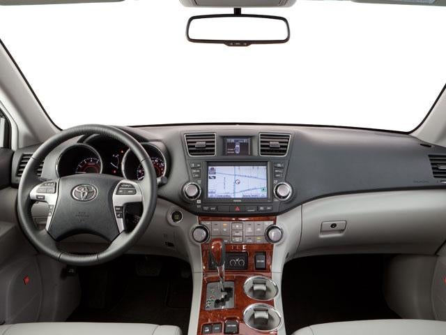 2011 Toyota Highlander FWD 4dr V6 Base (Natl)